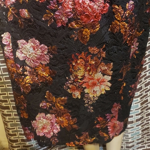 MAREE POR TOI FLORAL LACE DRESS - Picture 4 of 9